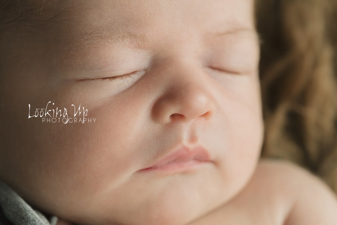 The Thinker (Ridgefield Newborn Photographer)