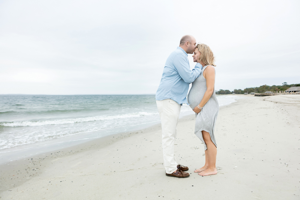 beach maternity session