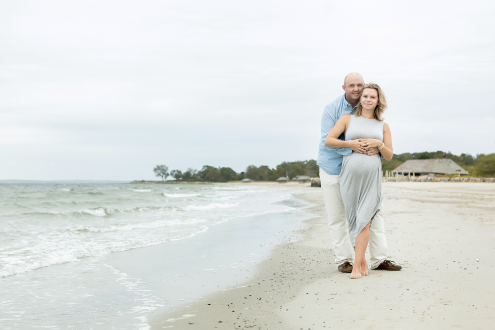 beach maternity session